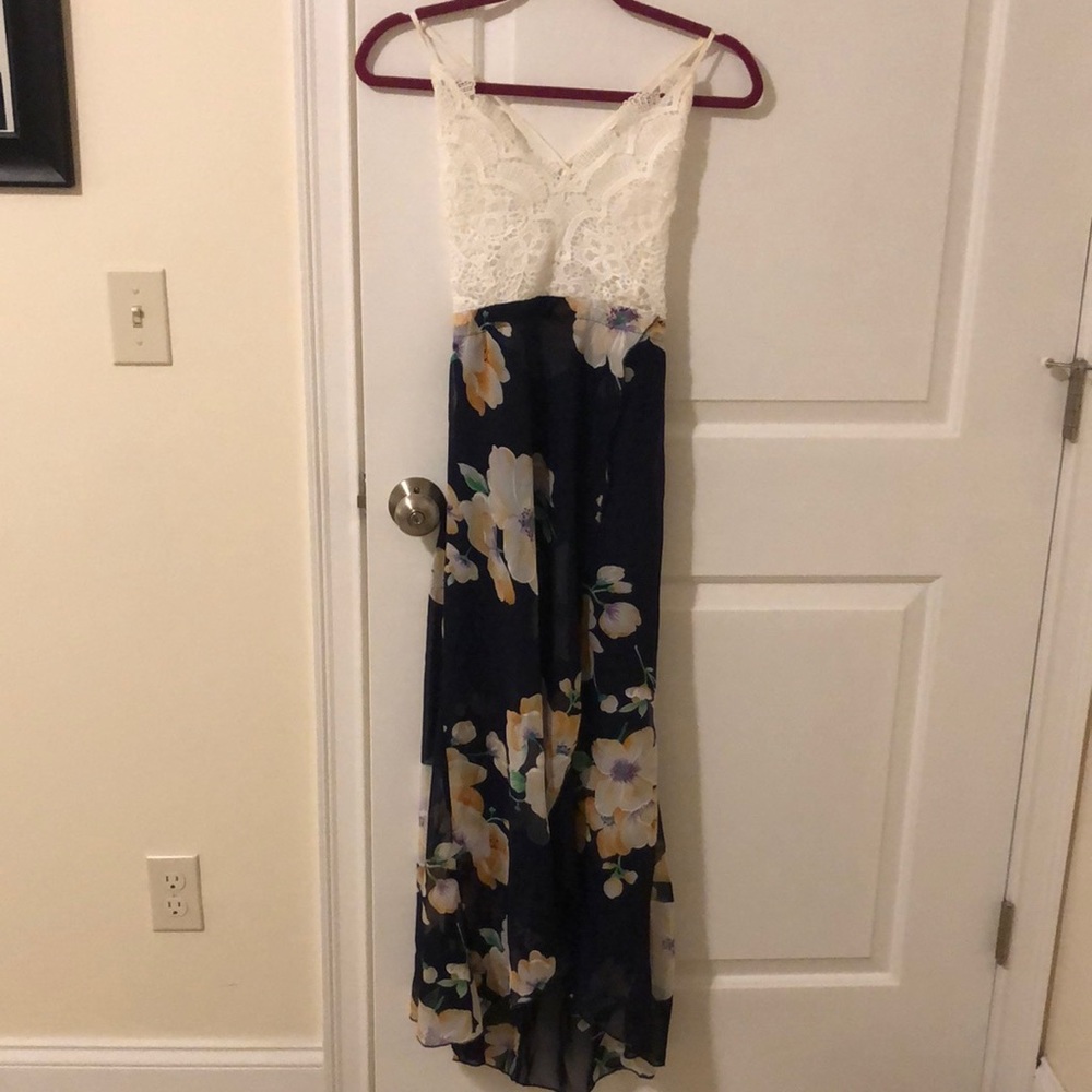 Open back super cute flowy dress